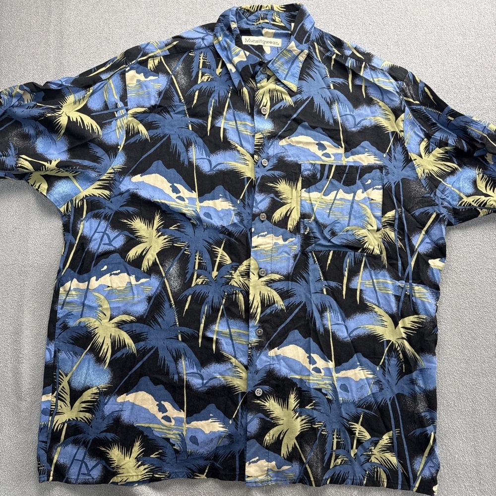 Munsingwear Hawaiian Shirt Mens Large Black Floral Beach Tropical